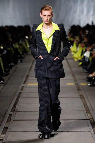 Look 28